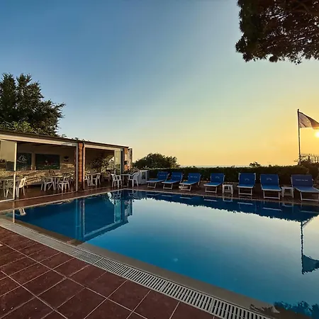 Hotel Mena 3*